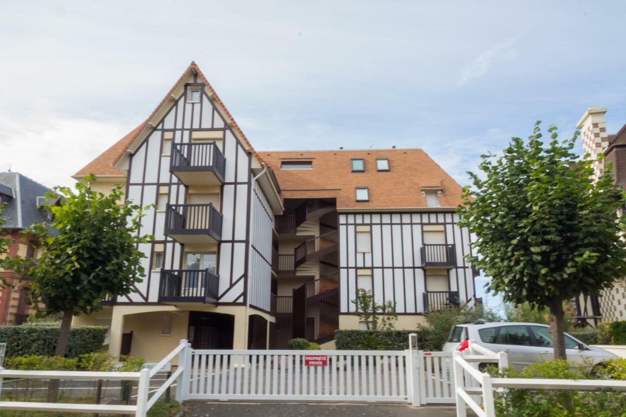 Charmant Appartement Face A La Mer Avec Balcon Houlgate Ngoại thất bức ảnh
